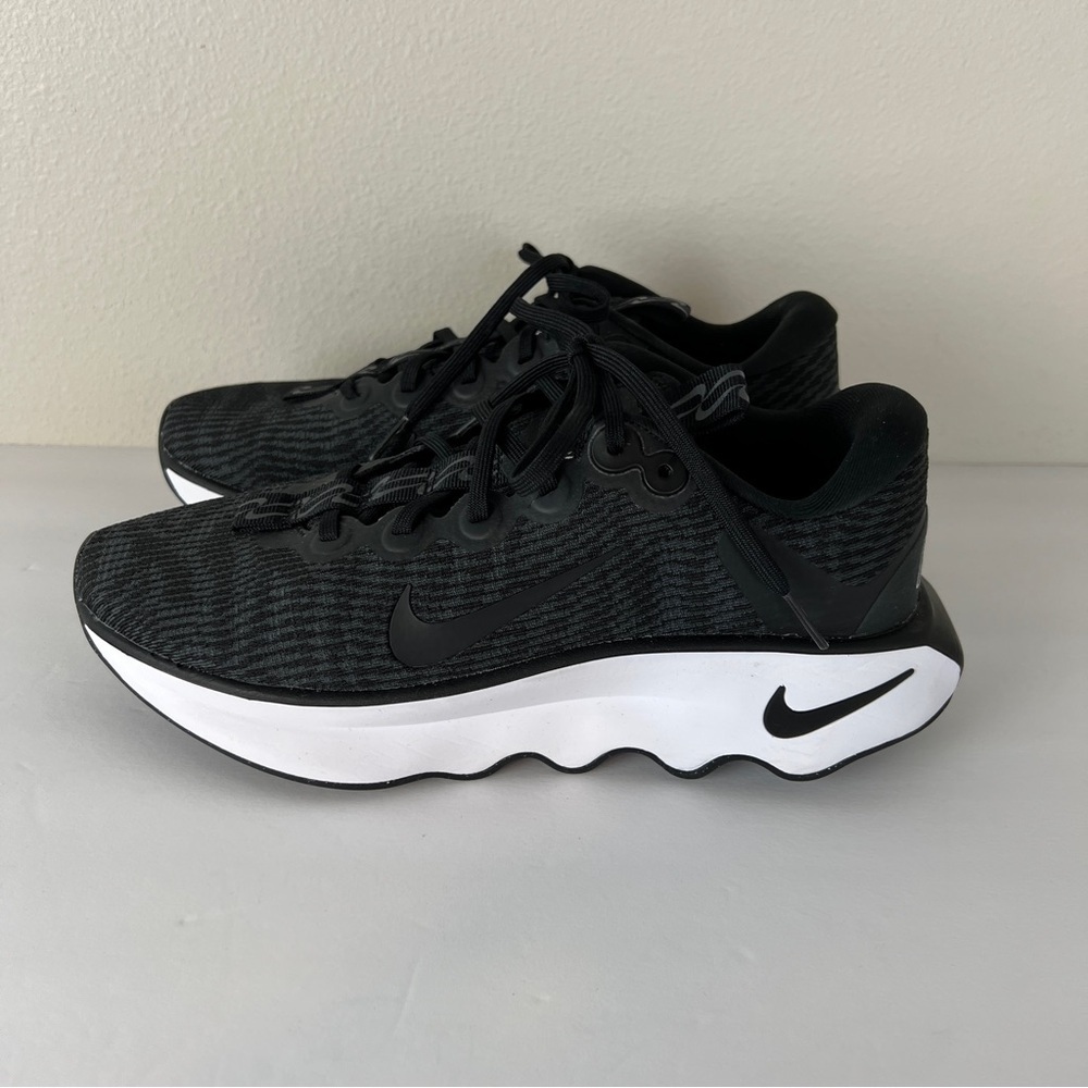 Nike Motiva Black White Running Shoes - Picture 2 of 6